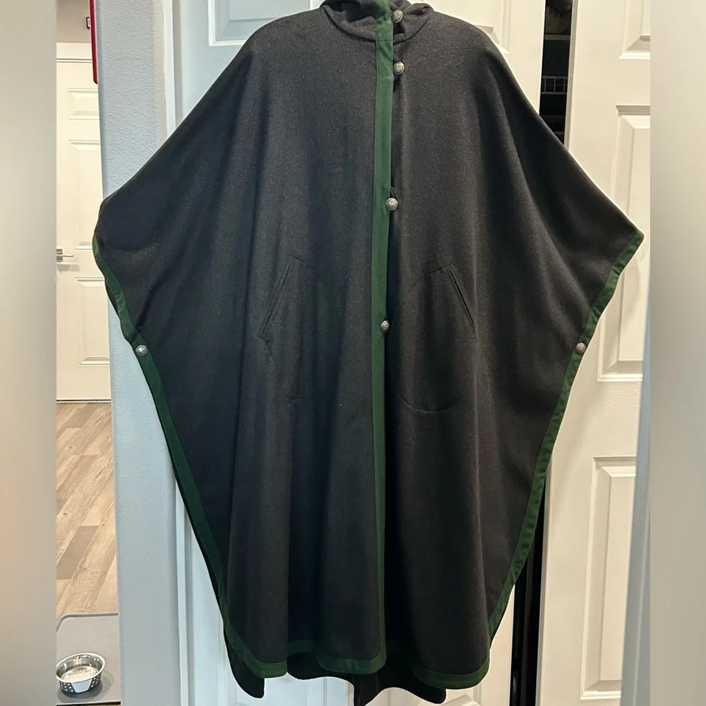 H. Moser Salzburg Maxi Black Trachten Cape with Loden Green Trim SZ 38 - Picture 1 of 16